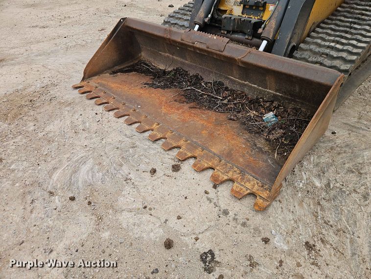 image for item EO7396 John Deere 333E tracked skid steer loader