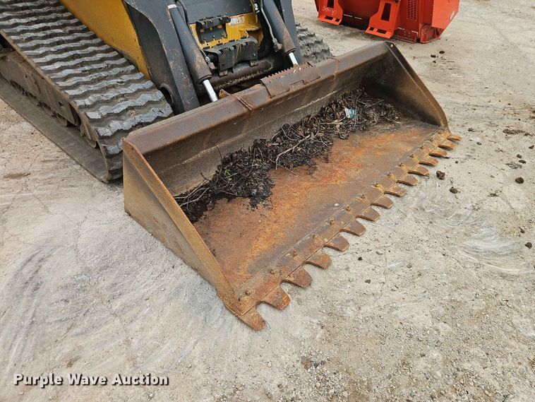 image for item EO7396 John Deere 333E tracked skid steer loader