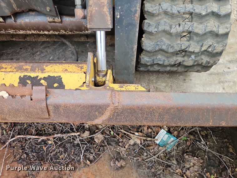 image for item EO7396 John Deere 333E tracked skid steer loader