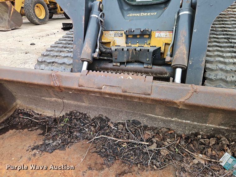 image for item EO7396 John Deere 333E tracked skid steer loader
