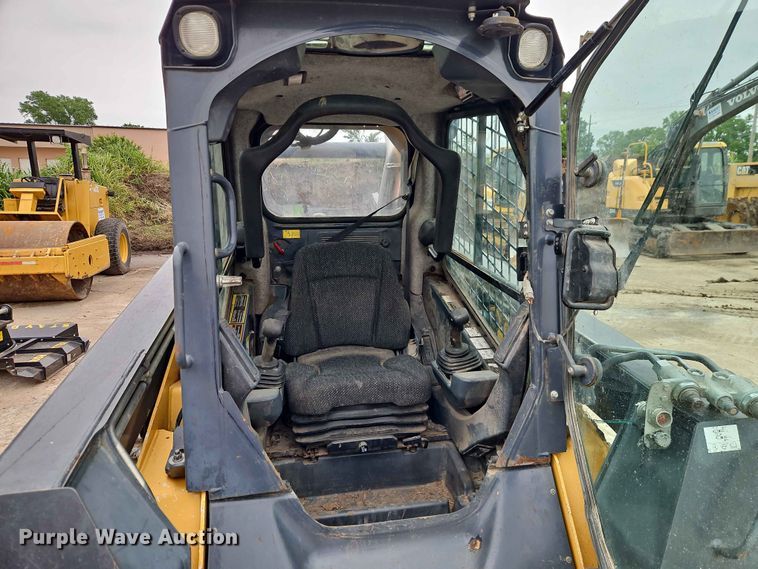 image for item EO7396 John Deere 333E tracked skid steer loader