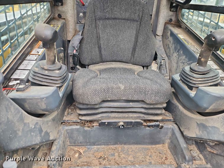 image for item EO7396 John Deere 333E tracked skid steer loader