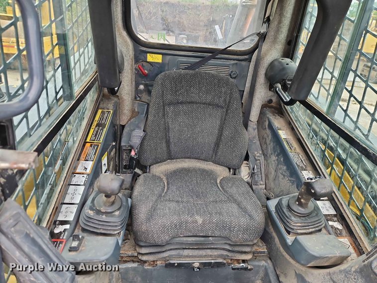 image for item EO7396 John Deere 333E tracked skid steer loader