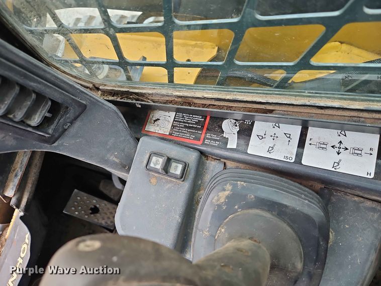 image for item EO7396 John Deere 333E tracked skid steer loader