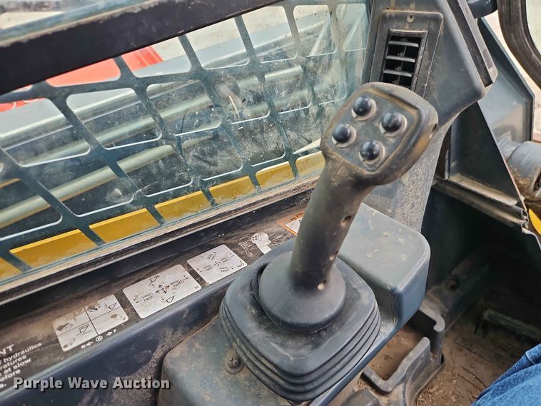 image for item EO7396 John Deere 333E tracked skid steer loader