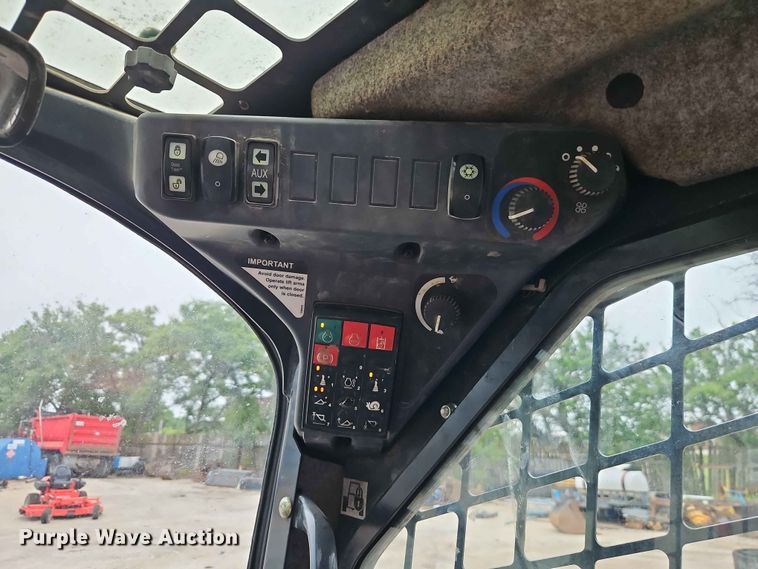 image for item EO7396 John Deere 333E tracked skid steer loader