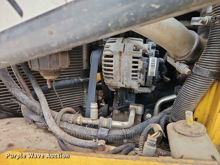 image for item EO7396 John Deere 333E tracked skid steer loader