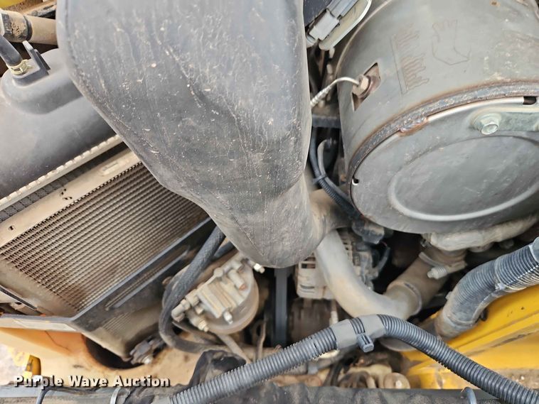 image for item EO7396 John Deere 333E tracked skid steer loader