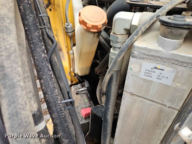 image for item EO7396 John Deere 333E tracked skid steer loader