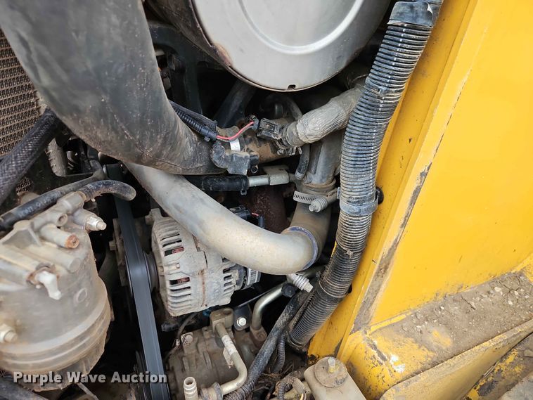 image for item EO7396 John Deere 333E tracked skid steer loader