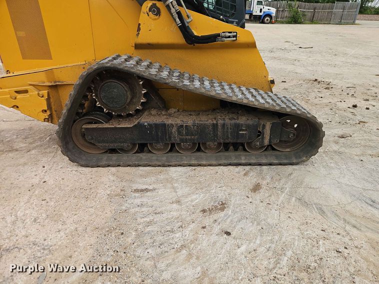 image for item EO7396 John Deere 333E tracked skid steer loader