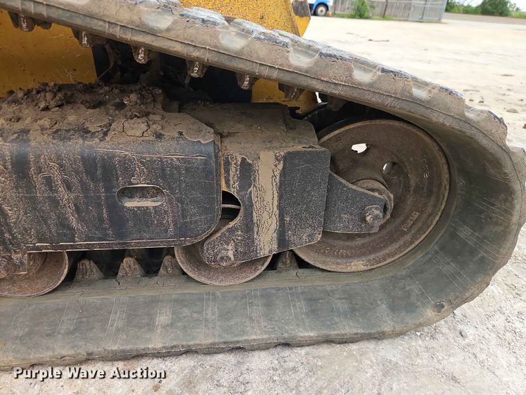 image for item EO7396 John Deere 333E tracked skid steer loader