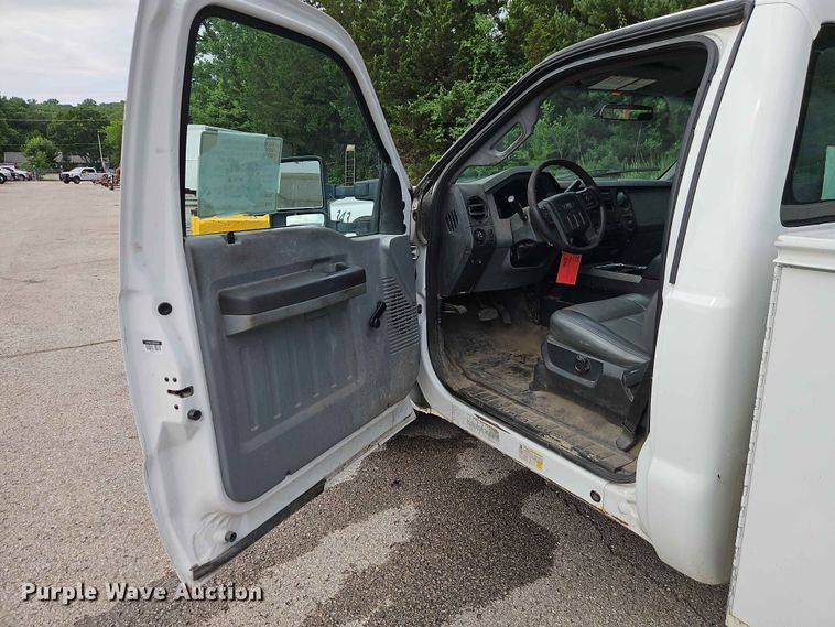 image for item EO7447 2013 Ford F250 Super Duty utility bed pickup truck