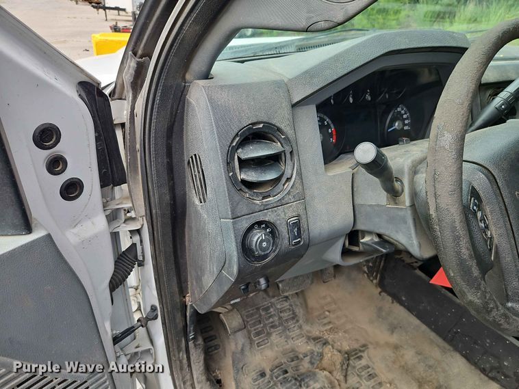 image for item EO7447 2013 Ford F250 Super Duty utility bed pickup truck
