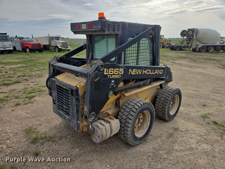 image for item ER1672 1999 New Holland LX665 skid steer loader
