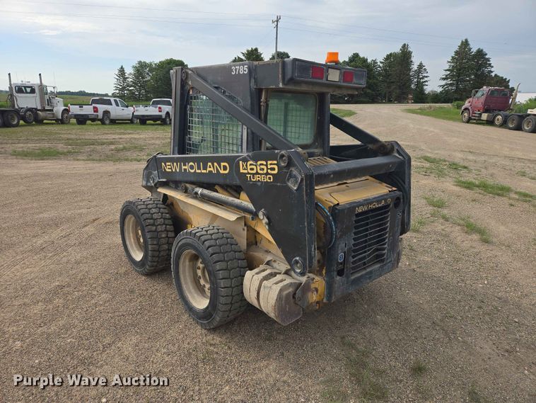 image for item ER1672 1999 New Holland LX665 skid steer loader