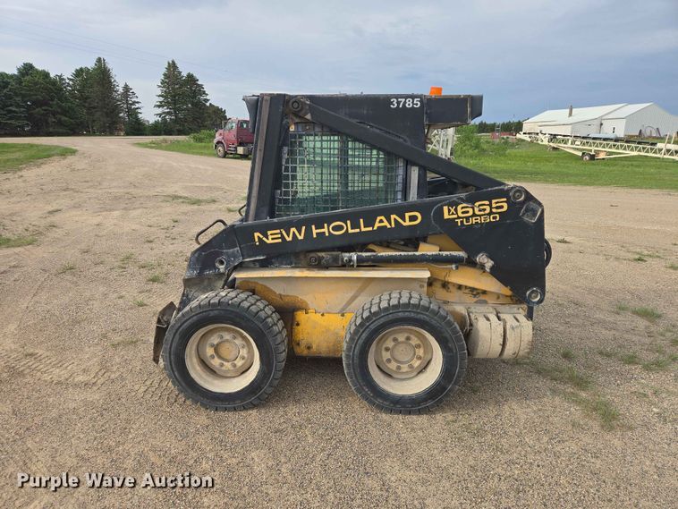 image for item ER1672 1999 New Holland LX665 skid steer loader