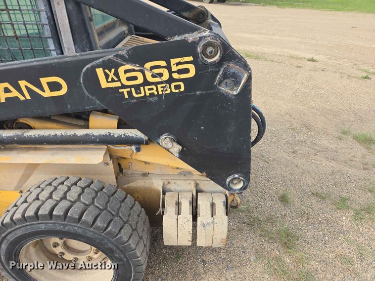 image for item ER1672 1999 New Holland LX665 skid steer loader