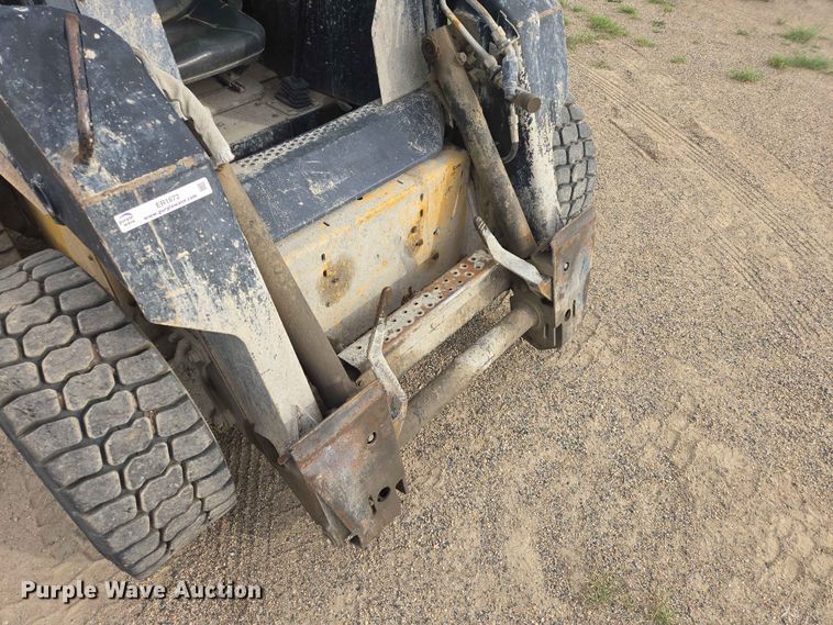 image for item ER1672 1999 New Holland LX665 skid steer loader