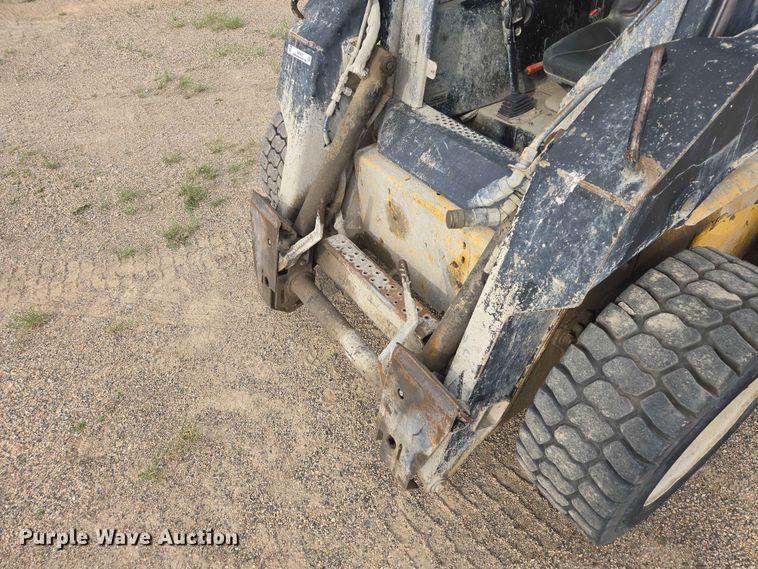 image for item ER1672 1999 New Holland LX665 skid steer loader