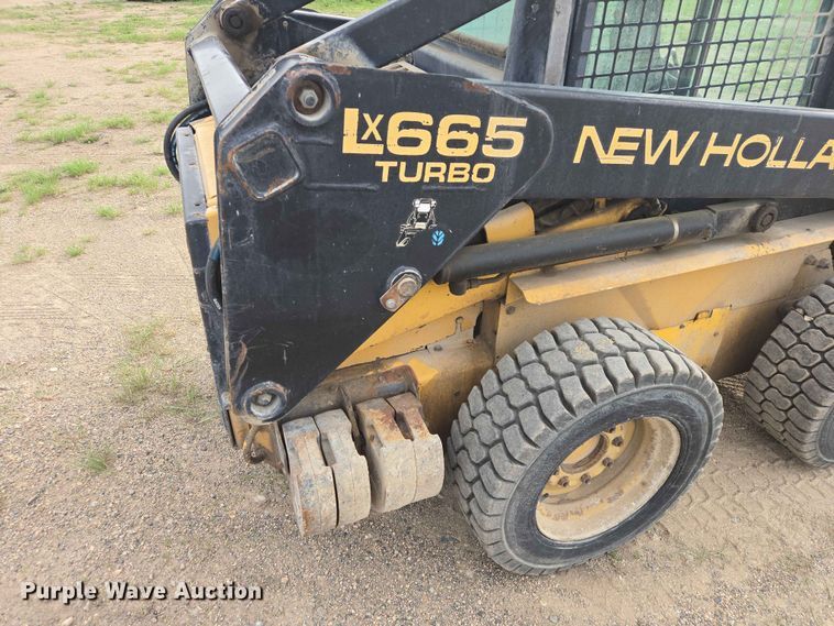 image for item ER1672 1999 New Holland LX665 skid steer loader