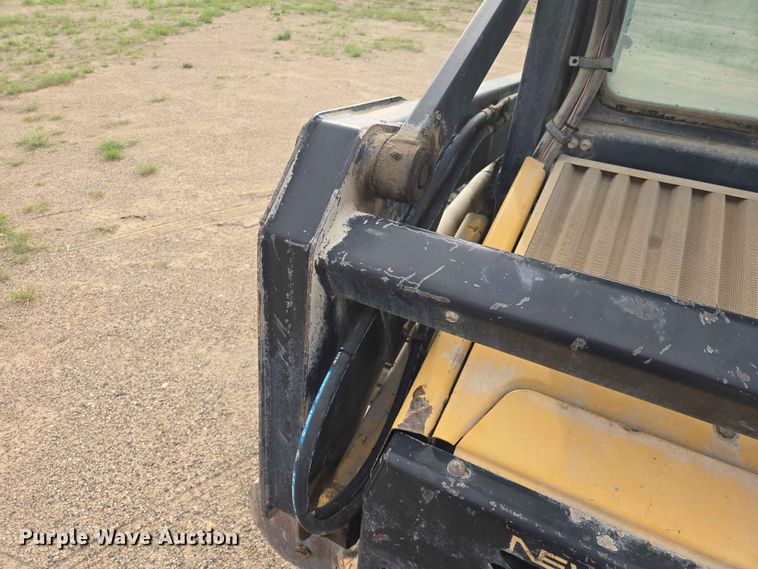 image for item ER1672 1999 New Holland LX665 skid steer loader