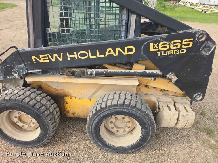 image for item ER1672 1999 New Holland LX665 skid steer loader