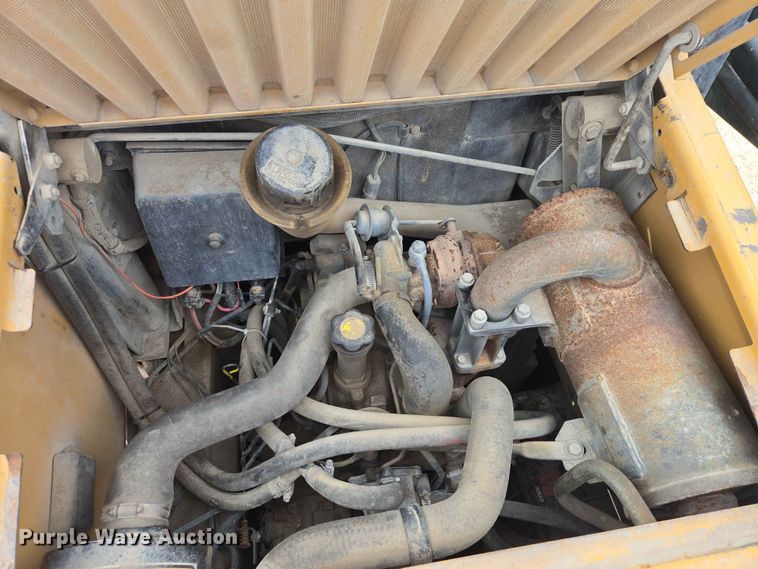 image for item ER1672 1999 New Holland LX665 skid steer loader