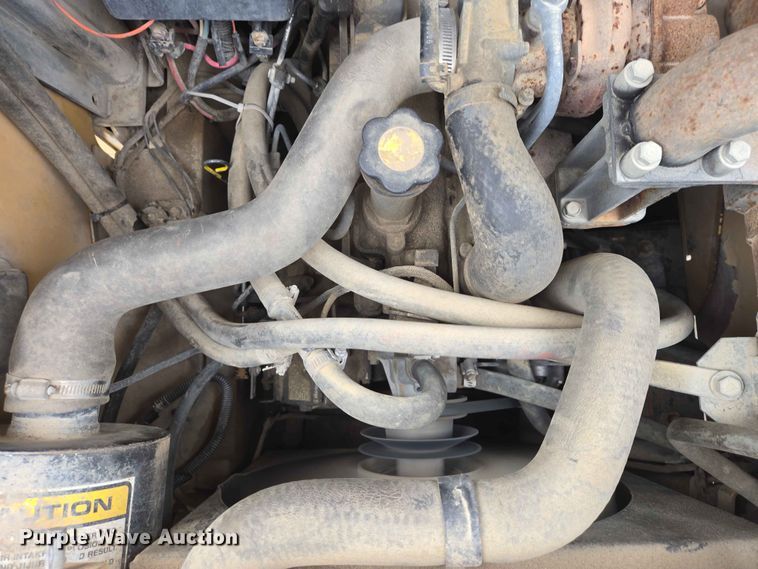 image for item ER1672 1999 New Holland LX665 skid steer loader