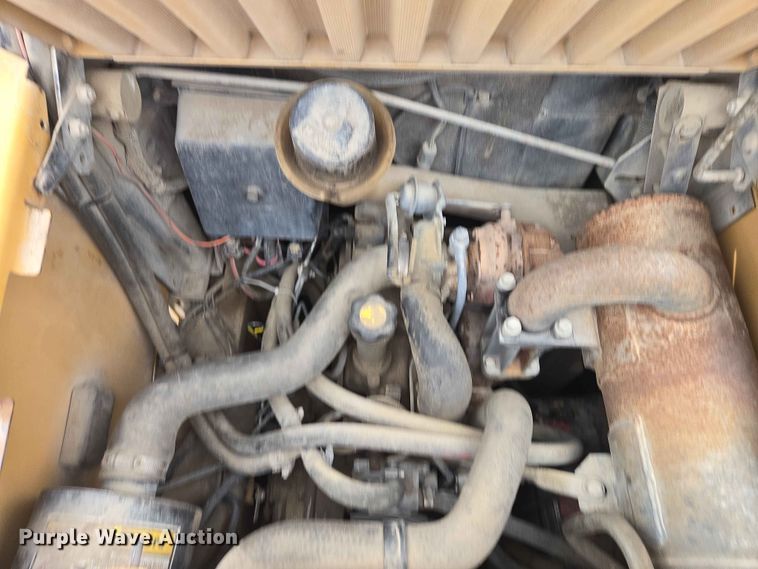 image for item ER1672 1999 New Holland LX665 skid steer loader