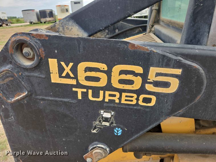 image for item ER1672 1999 New Holland LX665 skid steer loader