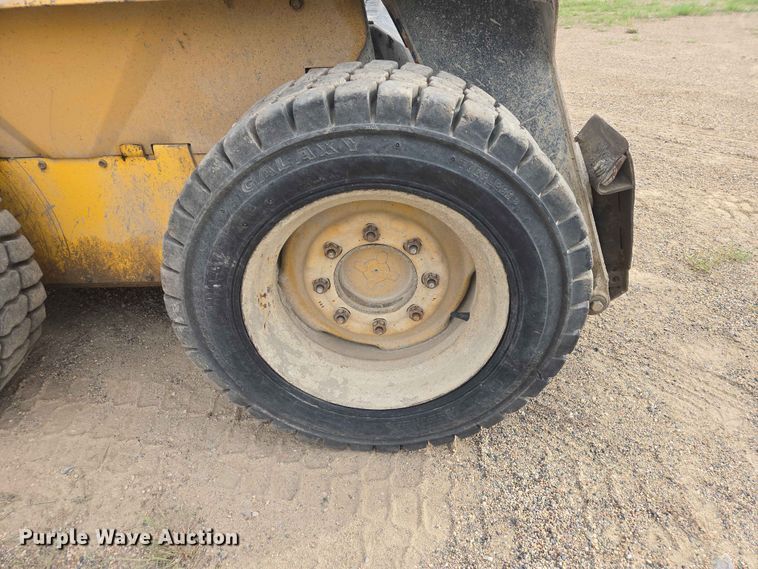 image for item ER1672 1999 New Holland LX665 skid steer loader