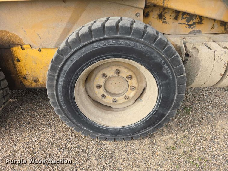 image for item ER1672 1999 New Holland LX665 skid steer loader