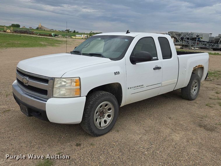 image for item ER1675 2008 Chevrolet Silverado 1500 Ext. Cab pickup truck