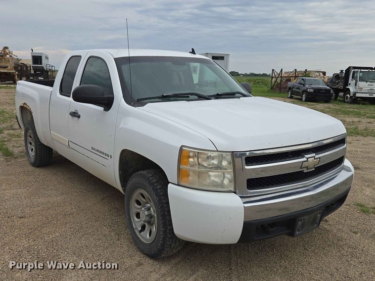 image for item ER1675 2008 Chevrolet Silverado 1500 Ext. Cab pickup truck