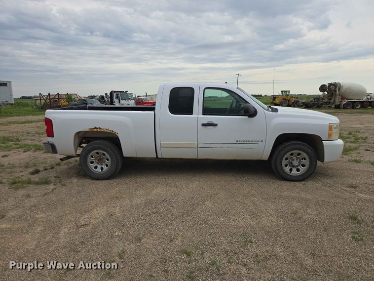image for item ER1675 2008 Chevrolet Silverado 1500 Ext. Cab pickup truck