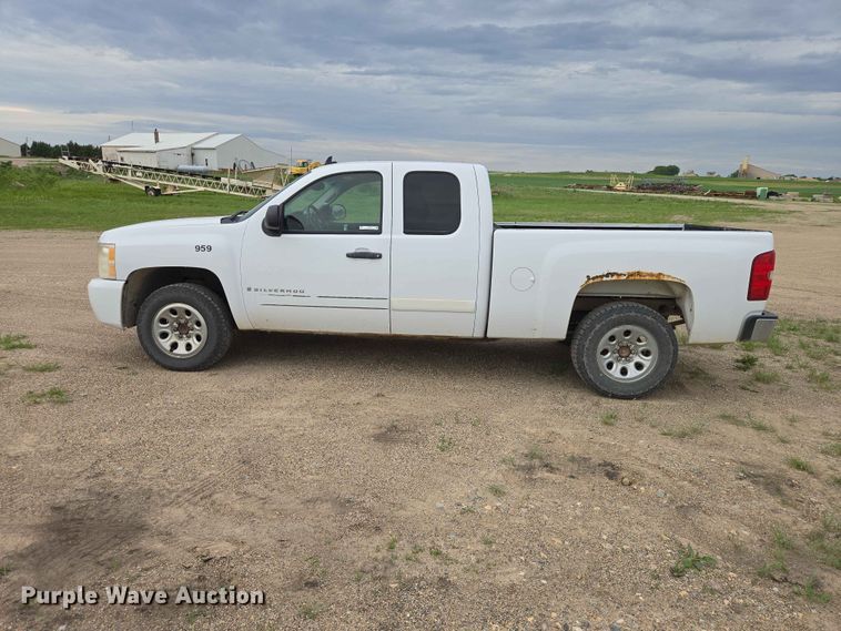 image for item ER1675 2008 Chevrolet Silverado 1500 Ext. Cab pickup truck