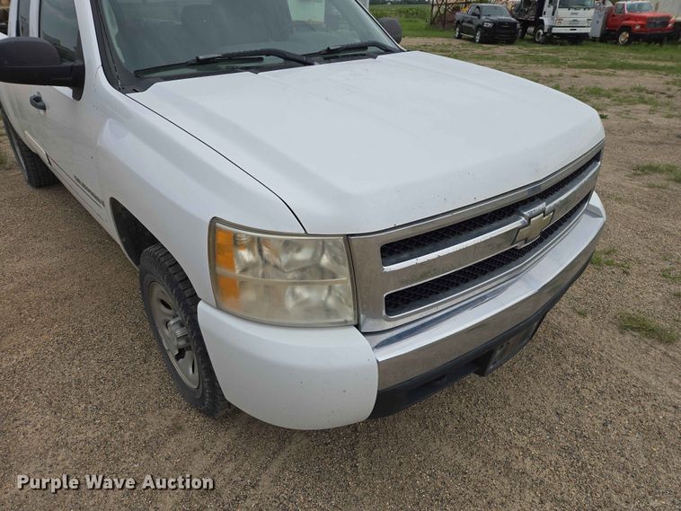 image for item ER1675 2008 Chevrolet Silverado 1500 Ext. Cab pickup truck