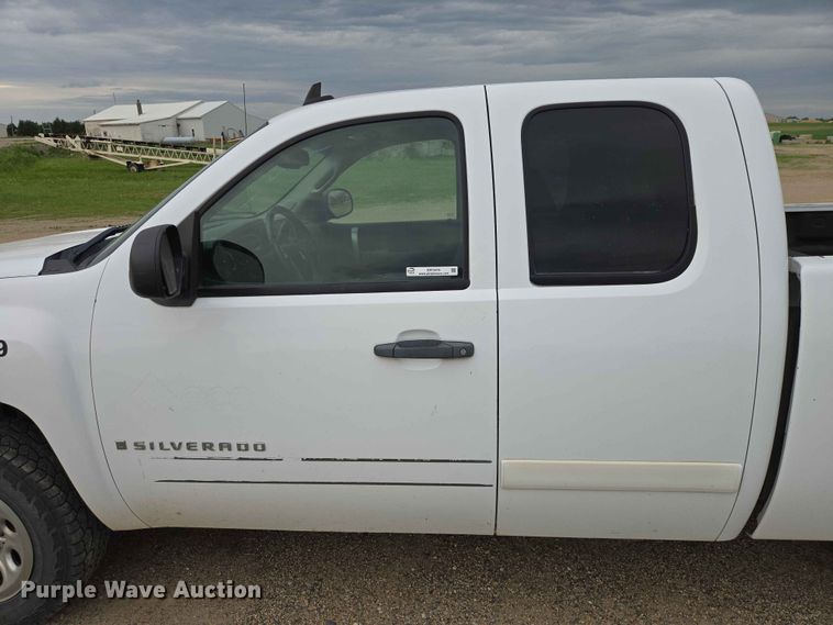 image for item ER1675 2008 Chevrolet Silverado 1500 Ext. Cab pickup truck