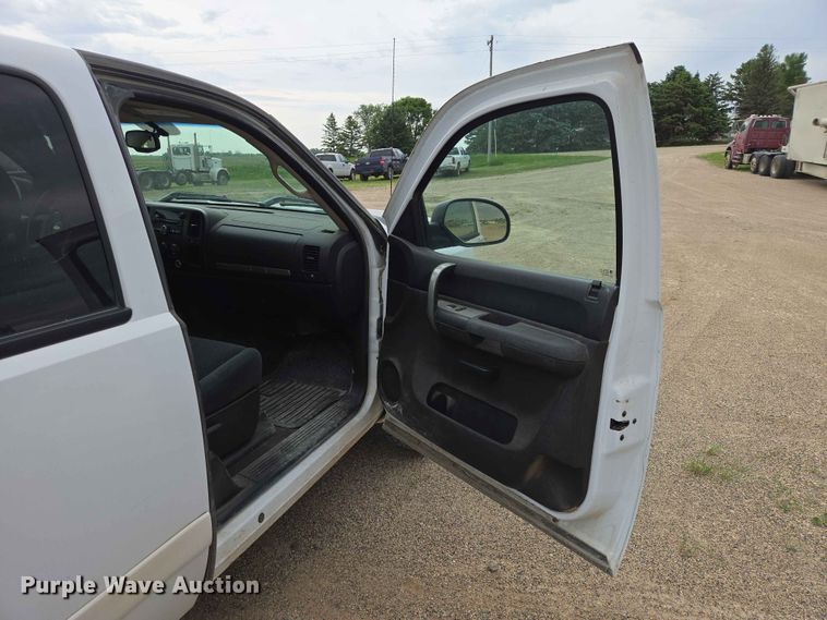 image for item ER1675 2008 Chevrolet Silverado 1500 Ext. Cab pickup truck