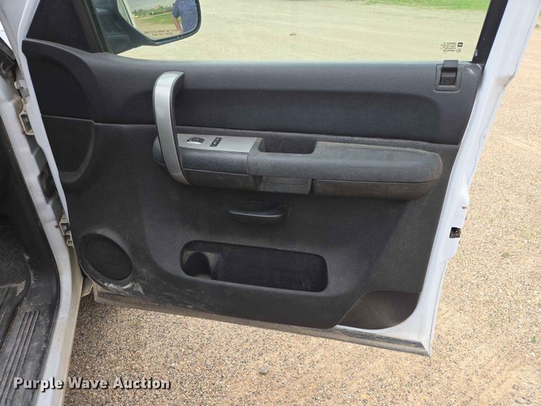 image for item ER1675 2008 Chevrolet Silverado 1500 Ext. Cab pickup truck