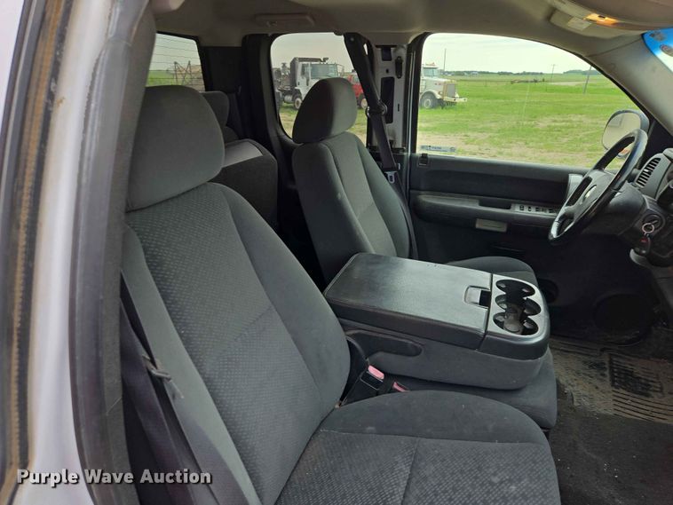 image for item ER1675 2008 Chevrolet Silverado 1500 Ext. Cab pickup truck
