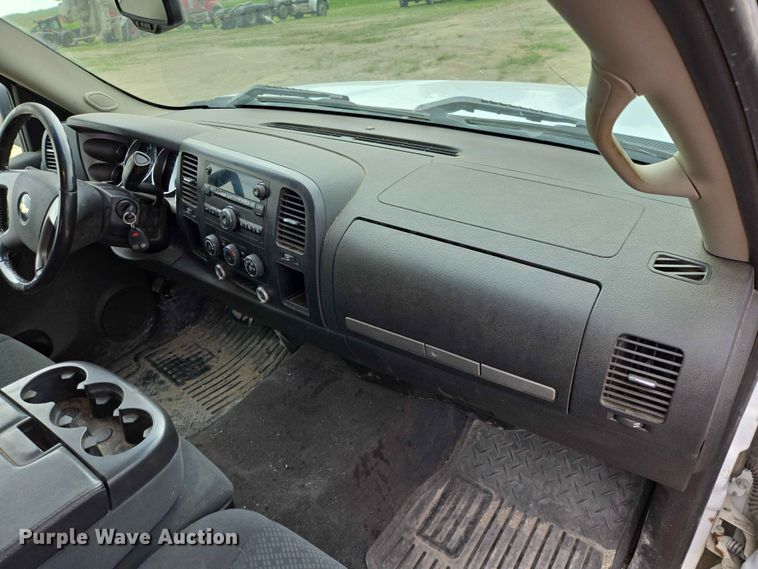 image for item ER1675 2008 Chevrolet Silverado 1500 Ext. Cab pickup truck