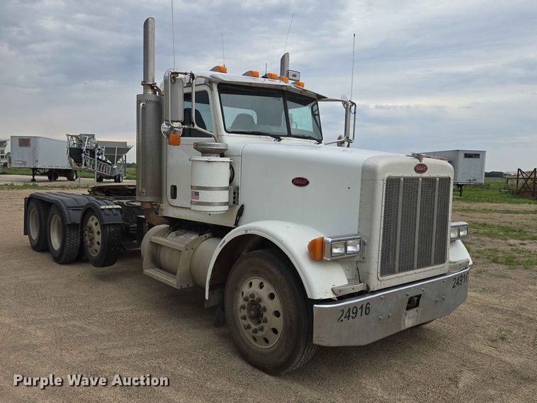 image for item ER1676 2006 Peterbilt 378 semi truck