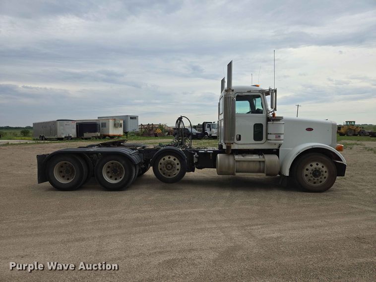 image for item ER1676 2006 Peterbilt 378 semi truck