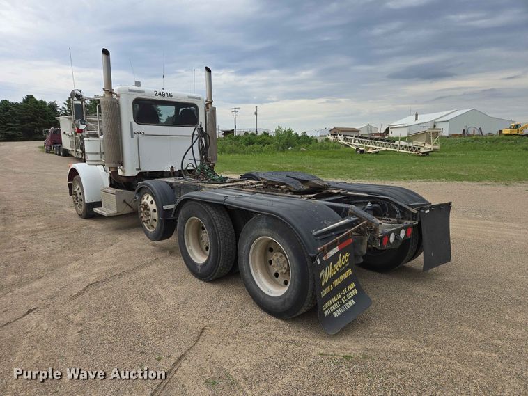 image for item ER1676 2006 Peterbilt 378 semi truck