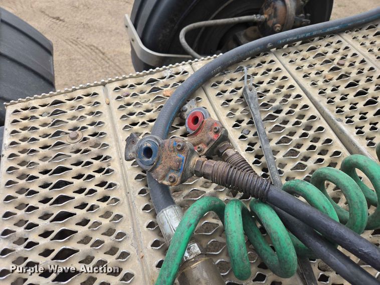 image for item ER1676 2006 Peterbilt 378 semi truck