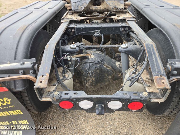image for item ER1676 2006 Peterbilt 378 semi truck