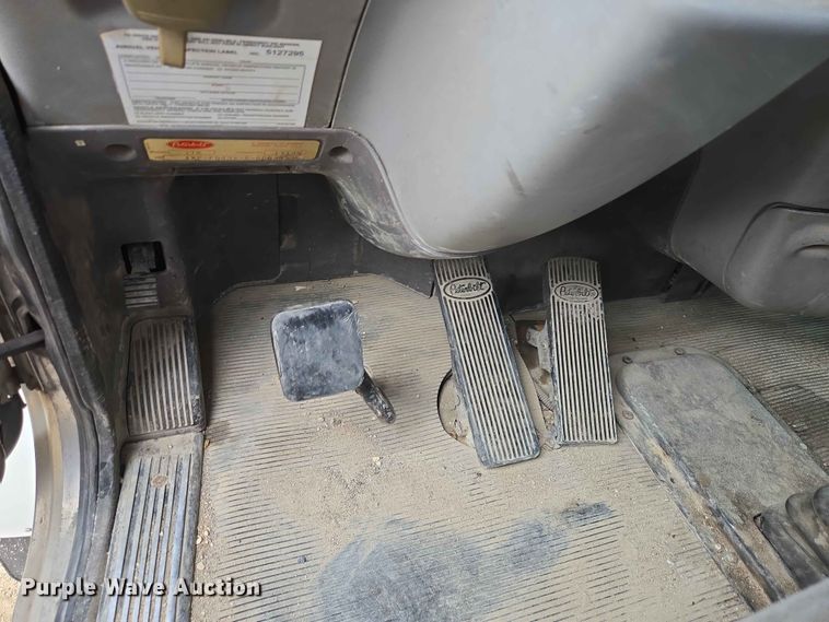image for item ER1676 2006 Peterbilt 378 semi truck