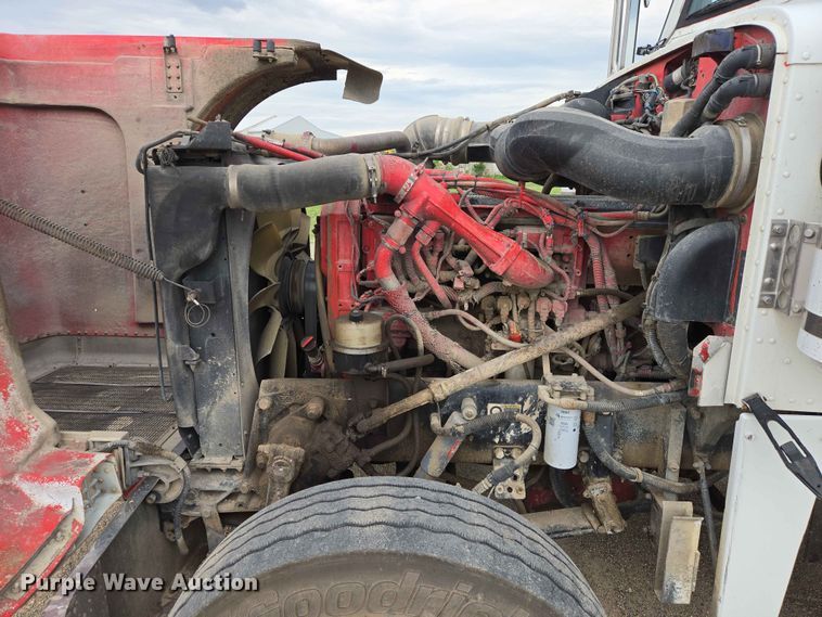image for item ER1676 2006 Peterbilt 378 semi truck